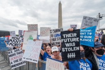 Washington'da bir March For Our Lives mitingi sırasında göstericiler.