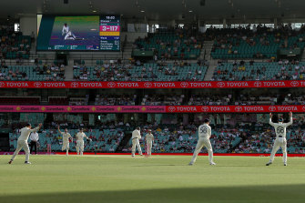25,078 fans attended the SCG on day one of the fourth Test.