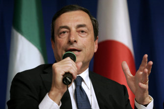 Mario Draghi scommette su un pacchetto di stimoli da 220 miliardi di euro per rilanciare l'economia italiana in difficoltà.