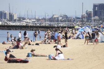 St Kilda beach quicky filled up on a warm Melbourne Cup day that nudged 30 degrees.  