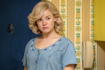 Emily Topper as a young Pam.