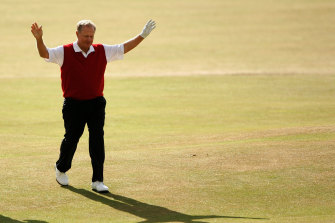 Jack Nicklaus farewells St Andrews in 2005.