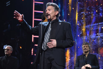 Alec John Such on stage during the Rock & Roll Hall of Fame induction ceremony in 2018.