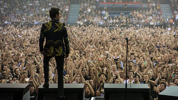 Brandon Flowers surveys the sold-out Brisbane crowd during Mr Brightside during a visit to Australia in 2018. 