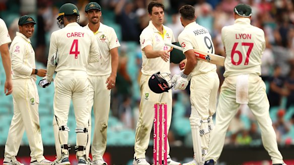 Pat Cummins and Jimmy Anderson shakes hands after the fourth Test.