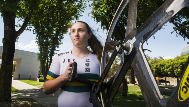 Canberra track cyclist Lauren Robards is moving to Brisbane to chase her cycling dream.