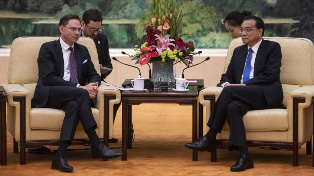 European Commission Vice President Jyrki Katainen (left) attends a meeting with China's Premier Li Keqiang in Beijing.