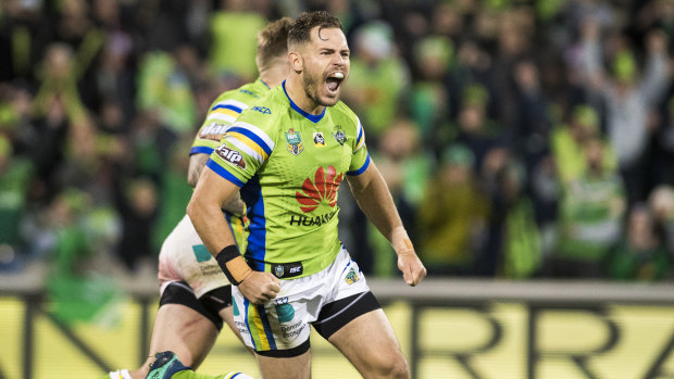 Aidan Sezer has re-signed with the Raiders for another two years.