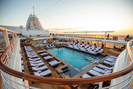Seven Seas Splendor’s pool.