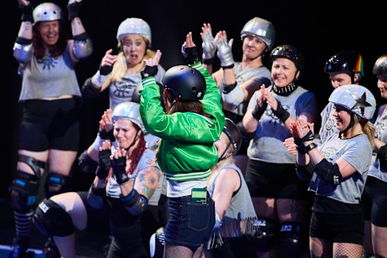 The real skaters deserved to be extras in a better show.