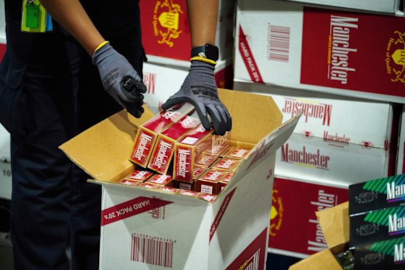 Tabaco ilícito da marca Manchester