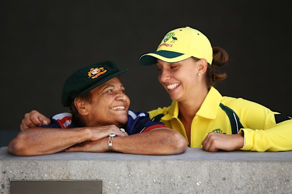 Indigenous cricketers Aunty Faith Thomas and Ash Gardner. 