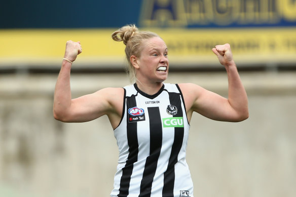 Sarah D'Arcy celebrates a goal. 