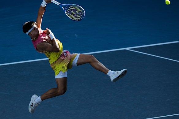 Ben Shelton in action in his quarter-final match against Lorenzo Sonego.
