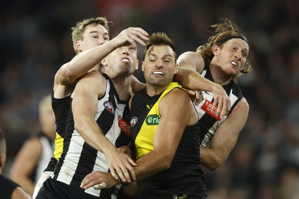 Toby Nankervis of the Tigers and Darcy Cameron of the Magpies contest the ball.