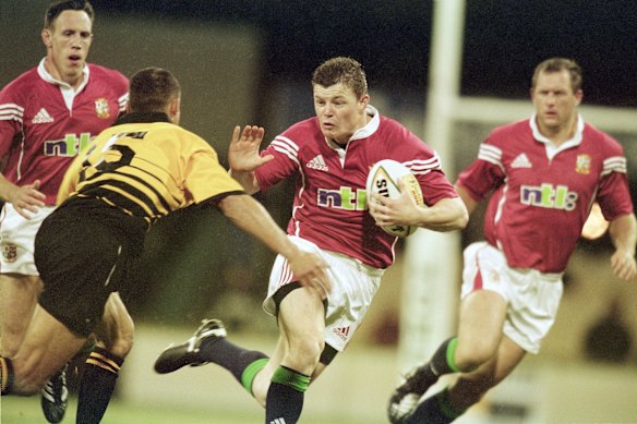 Lions star Brian O’Driscoll fends off WA’s Shannon Apaapa in the 2001 mismatch.