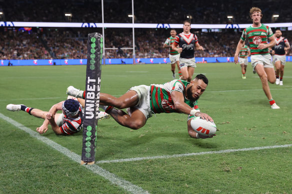 Izaac Thompson dives over for a late Rabbitohs’ try to set up a thrilling finish.