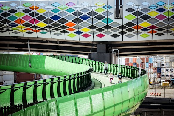 Cyclists on the Dixon Veloway.