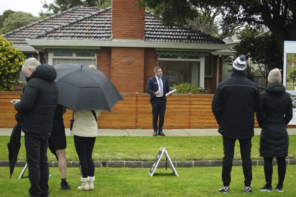 Jellis Craig auctioneer Greg Cusack takes bids at 203 Osborne Street, Williamstown on Saturday.