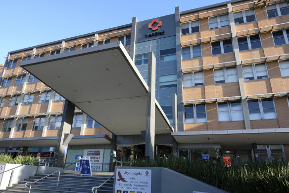 Two cancer patients at Melbourne's The Alfred hospital have been daignosed with coronavirus, after two other oncology patients there died of the condition. 