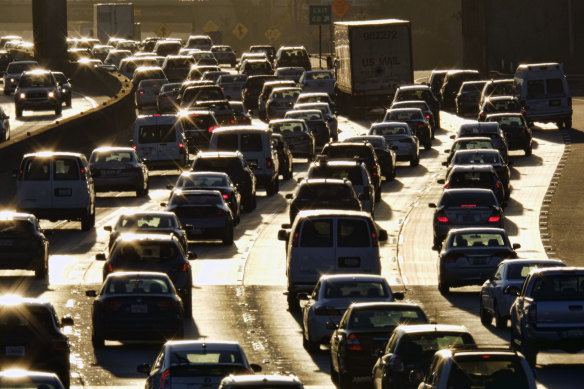 Traffic in Los Angeles: California will ban all petrol cars and light trucks by 2035, joining a growing list of markets to set a date for phasing out internal combustion engine passenger vehicles.