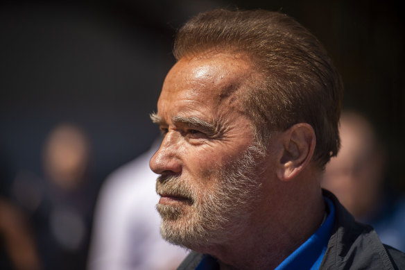 Arnold Schwarzenegger has attacked young people for being lazy.
