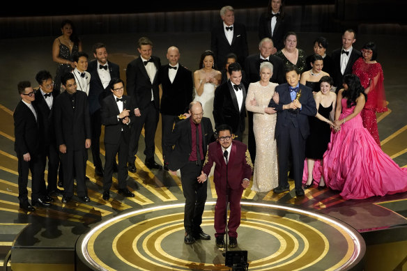 The cast and crew of Everything Everywhere All at Once accept the award for best picture.