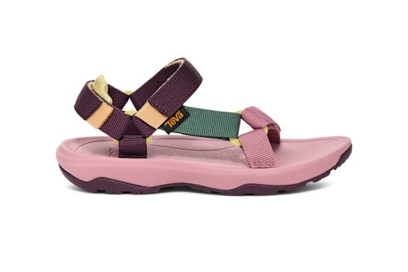 ‘Hurricane XLT2’ sandals in the colourway ‘eggplant’.