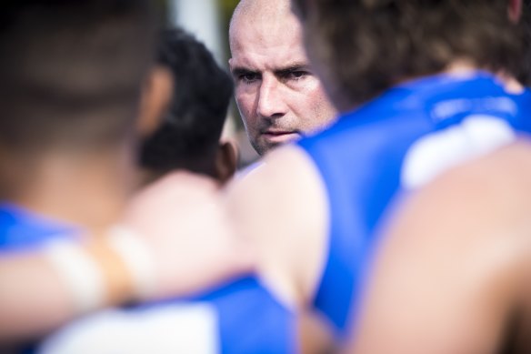 Cunnington in the quarter time huddle.