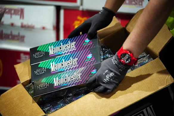 As incursões realizadas por oficiais da Força de Fronteira Australiana estão descobrindo um número cada vez maior de cigarros ilegais.