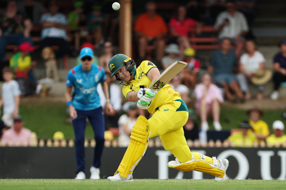 Alyssa Healy cracks another boundary.