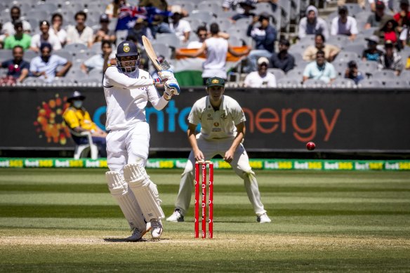Shubman Gill hooks a four as India close in on victory.