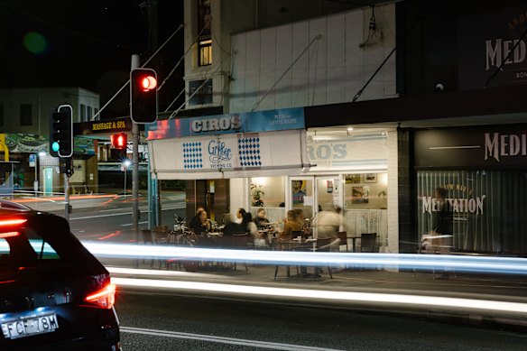 Do lado de fora da Ciro's Pizza em Thirroul.