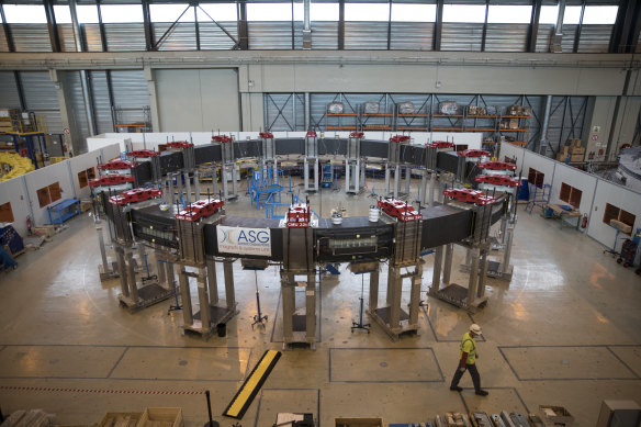 A component designed to shape plasma and meant for the assembly of the ITER, a project with the giant ambition to replicate the energy of the sun.