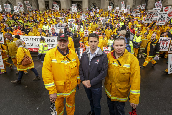 Opposition Emergency Services spokesman Brad Battin with volunteer firefighters in 2016. 