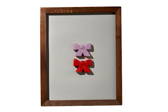 Saleiros e pimenteiros “Arco”, US$ 35 (conjunto de dois).