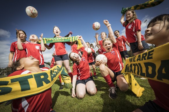Junior Darebin Falcons players cheering during the 2022 World Cup. 