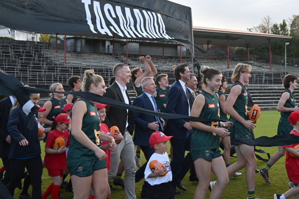 AFL CEO Gillon McLachlan, Tasmanian Premier Jeremy Rockliff, Deputy Prime Minister Richard Marles and Richmond star Jack Riewoldt at the announcement of the AFL’s 19th team in Tasmania.