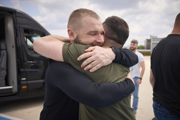 President Zelensky embraces Serhii Volynskyi, who defended the Azovstal steel plant in early 2022.