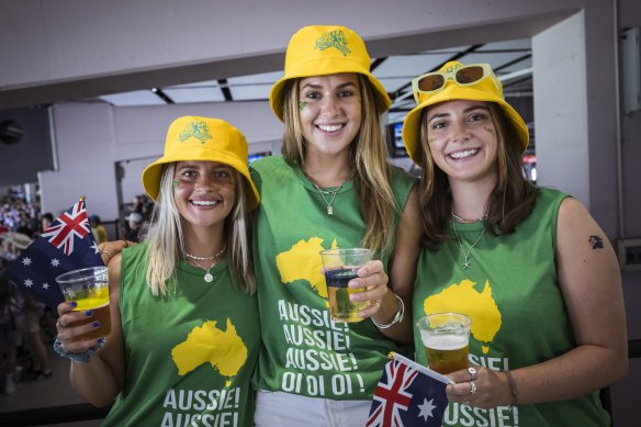 Hannah Porter, Ami Deacon and Lauren Terry at the MCG Boxing Day Test match. 