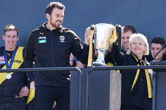 Richmond CEO Brendon Gale and president Peggy O'Neal celebrate on Sunday.
