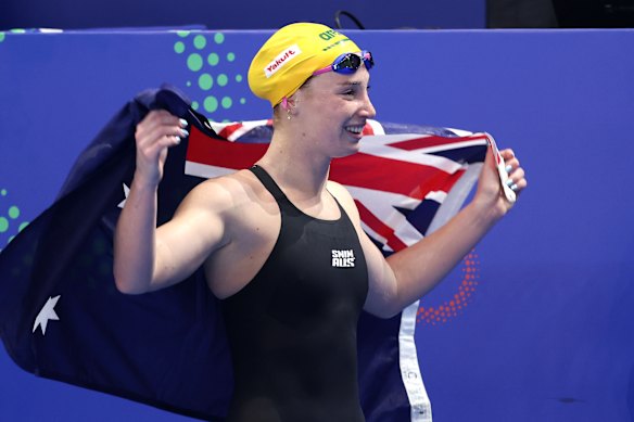 Mollie O’Callaghan celebrates after winning gold in the women’s 200m freestyle final. 