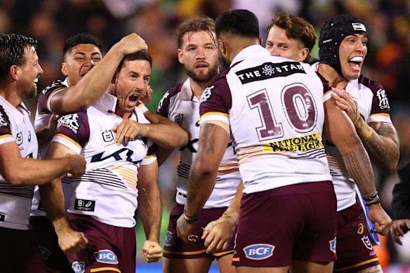 Ben Hunt celebrates his field goal with the team.