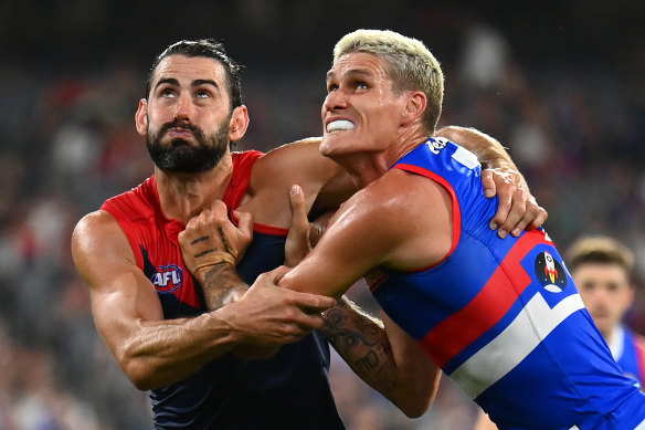 Brodie Grundy battles with Rory Lobb.