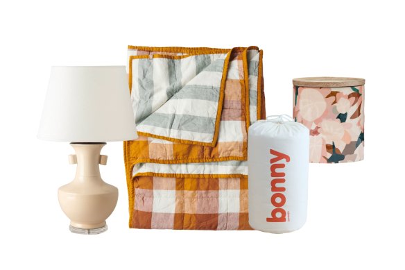 “Classic Bamboo Handle” lamp; “Biscuit Fog” double-sided quilt; “All Rounder” duvet; “Dreamer” canister. 