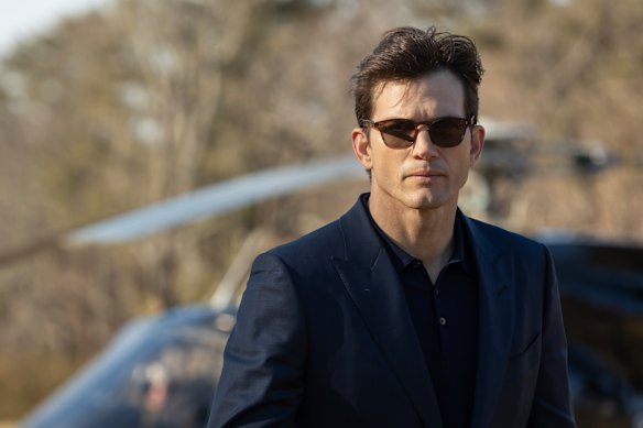 Ashton Kutcher como a corporação da beleza.