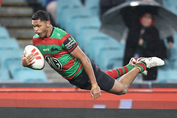 Tyrone Munro scores a try on Thursday night against St George Illawarra