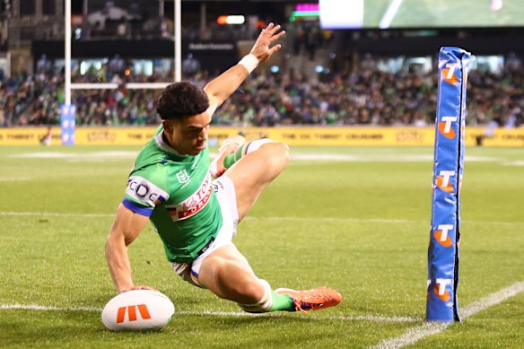 Savelio Tamale of the Raiders scores a try. 