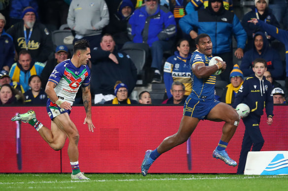 Maika Sivo sprints away from the Warriors defence to score a try at CommBank Stadium.