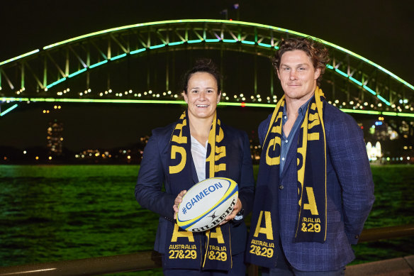 Michael Hooper and Shannon Parry pose in front of the Harbour Bridge after Australia was named host of the 2027 and 2029 World Cups.